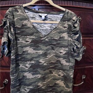 Nine West Green Camouflage V-Neck Tee